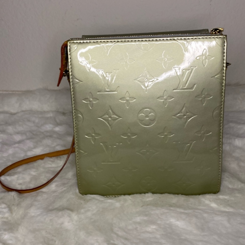 Louis Vuitton Monogram Vernis Motto Pouch